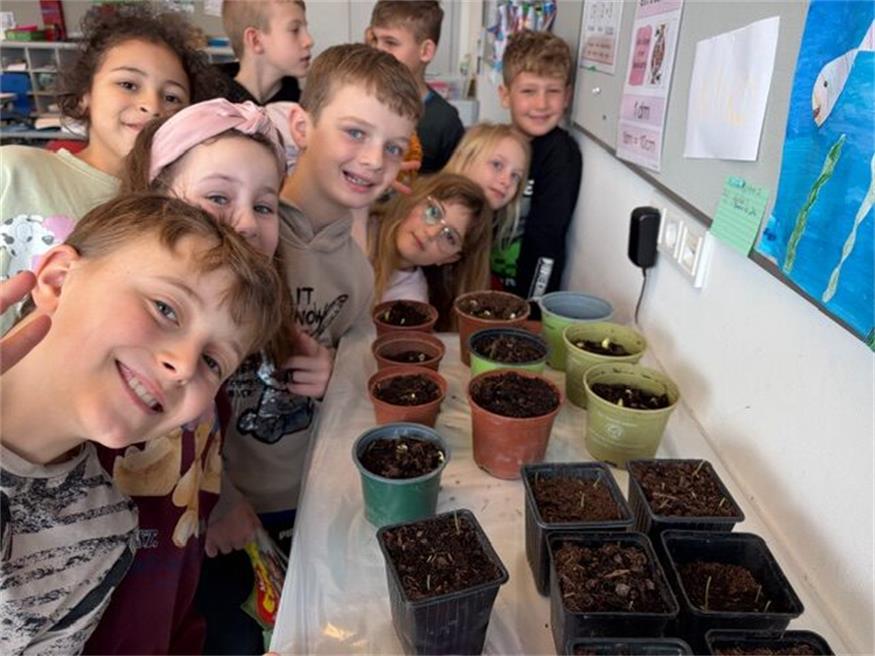Das Projekt „Von der Wiese bis zum Teller“ begeistert die Kinder der Volksschule Markt Allhau.