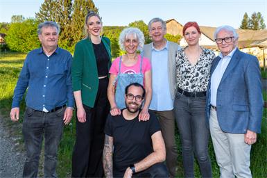 Das Schauspiel-Ensemble Emil Sommer, Daniela Schulter, Heidi Rauscher, Philipp Schulter, Manfred Semler, Nadja Weinhofer und Regisseur Otto Konrath. 
