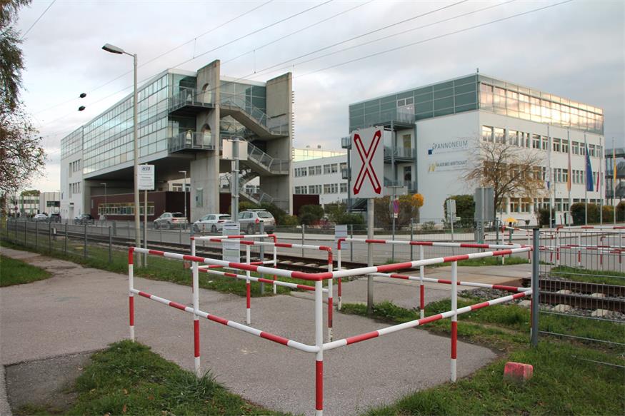 Das Schulzentrum in Neusiedl am See. Hier musste zuletzt immer öfter auf Homeschooling umgestellt werden.