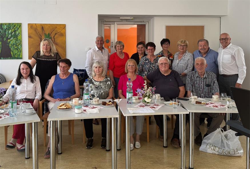 Das Seniorencafé findet jeden Mittwoch um 14 Uhr im Gemeinschaftsraum des Betreuten Wohnens am Dr. E. Gyenge-Platz 8 statt.