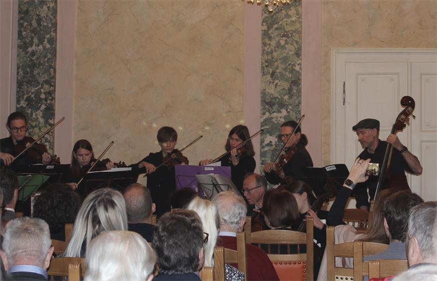 Das Streicherensemble Con arco – nova generacija begeisterte mit hoher musikalischer Qualität die zahlreichen Besucherinnen und Besucher im Schloss Nebersdorf.