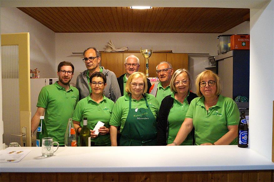 Das Team: Martin Aufner, Otmar Illedits, Sabine Strobl, Karl Aufner, Brigitte Morawitz, Herbert Salamon, Ingrid Salamon und Obfrau Sophia Wilfing.