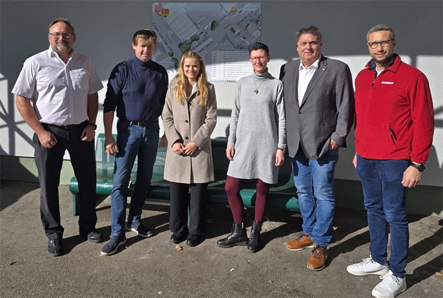 Das Team Task Force - Gerald Schöll (Postbus), Bürgermeister Johann Heisz, VBB-Projektleiterin Isabell Sander, Elternvereinsvertreterin Carina Artner, VBB-Geschäftsführer Wolfgang Werderits und Martin Wurm (Blaguss) freut sich, dass bereits konkrete Maßnahmen umgesetzt werden konnten.