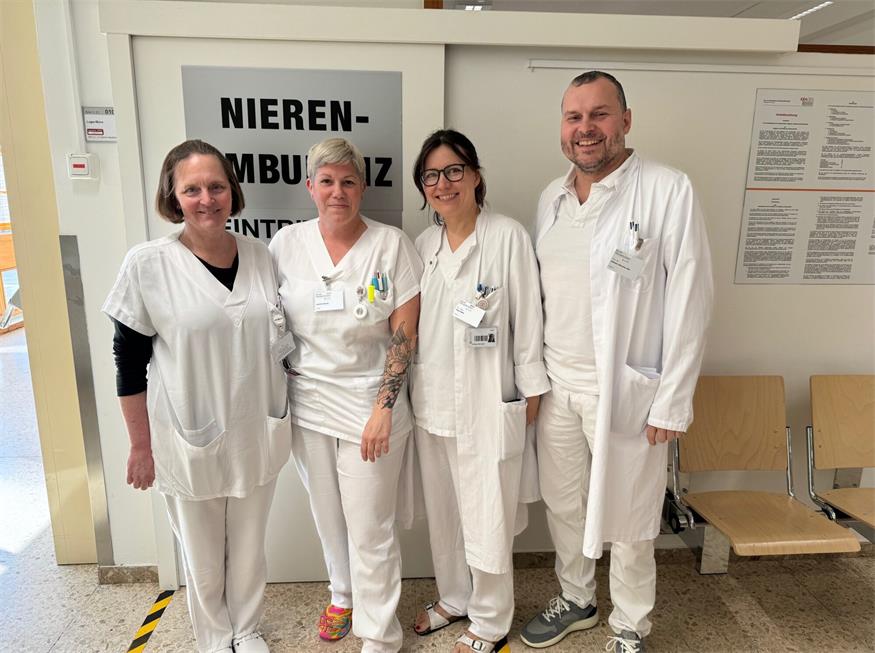 Das Team der Nierenambulanz in der Klinik Oberpullendorf: Oberärztin Dr.in Helene Andersson-Farkas, Diplomierte Gesundheits- und Krankenpflegerin Jennifer Moritz, Oberärztin Dr.in Petra Rath und Primar Dr. Wilhelm Wlassits.