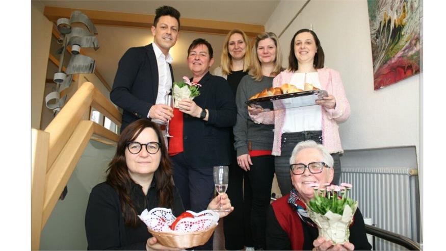 Das Team der SPÖ-Frauen mit Vizebürgermeister Thomas Plank bewirtete die zahlreich erschienenen Damen auf das Beste.