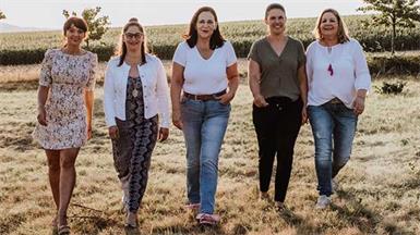 Das Team des Vereins "Heinzelfrauen" rund um Geschäftsführerin und Leiterin Petra Rosner (M.).