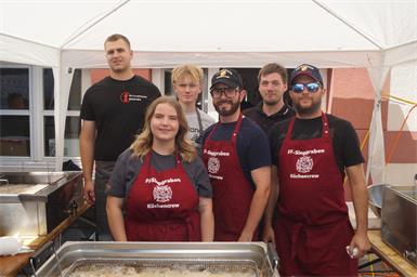 Das Team hinter den leckeren Schnitzeln: Erik, Emil, Thomas, Sophie, Sebastian und Florian.