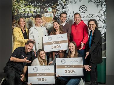 Das Team rund um Sandra Müllner, Irmgard Pomper und Andi Bruckner überreichte die Preise an die strahlenden Brautpaare.