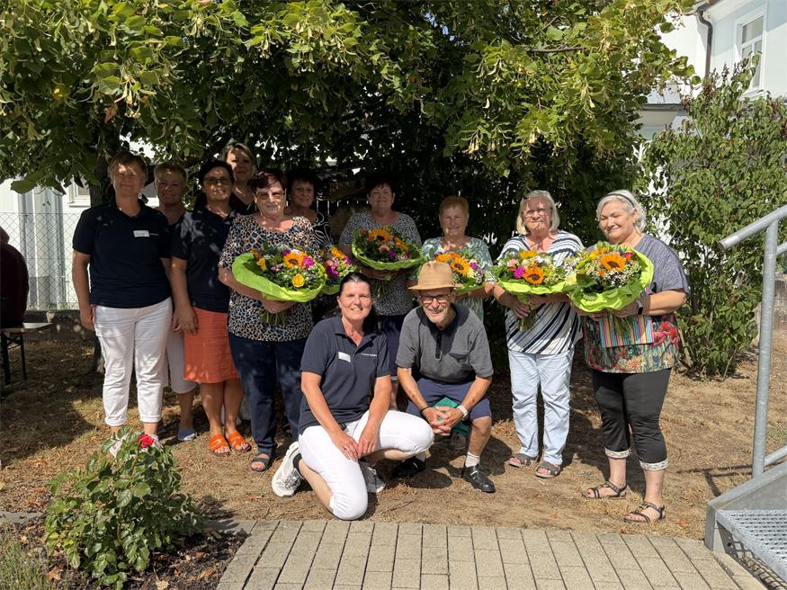Das Team um Gabriele Buchegger (l.) und die Geehrten Wilhelmine Haderer, Hildegard Bauer, Cornelia Wasinger, Maria Janitsch, Helene Horvath, Claudia Maidl und Willi Kallinger genossen die gemeinsame Zeit.