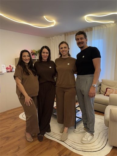 Das Team von „Das Ästhetikum“: Alicia Brettlecker, Janine Pichler, Dr. Sophie Weber und Nikolaus Weber.