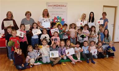 Das Ungarische Medien- und Informationszentrum Unterwart (UMIZ) organisierte für Kinder in Oberwart und Dürnbach ein besonderes Bilderbuchkino.