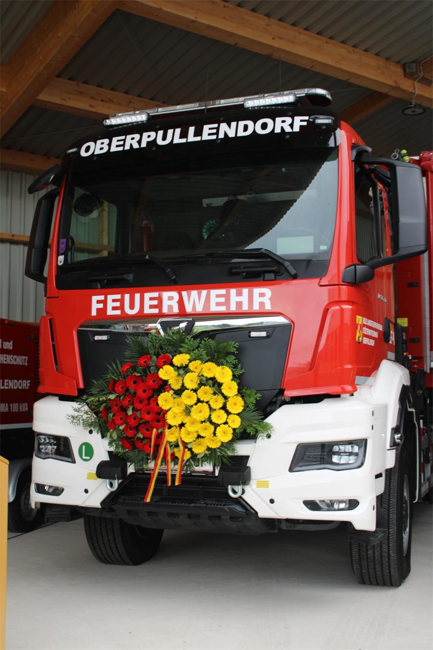 FF Oberpullendorf: Neubau und drei tonnenschwere „Kameraden“ gesegnet
