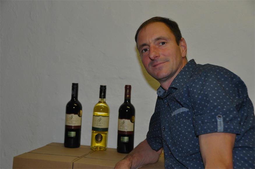 Das Weingut Steiger wurde 1949 gegründet. Seit einigen Jahren muss auch Franz Steiger junior, der 2007 übernahm, lernen mit den extremeren Wetterbedingungen zurechtzukommen. 