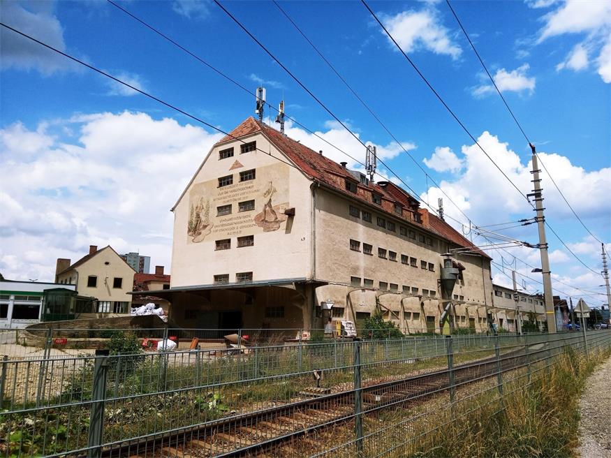 Das alte Lagerhaus am 17.07.2020, nur drei Monate vor seinem Abriss...
