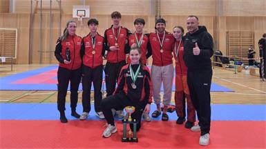Das erfolgreiche Team des ASVÖ KBC Rohrbach bei der offenen Steirischen Landesmeisterschaft 2026 in Gleinstätten – sieben Gold- und drei Silbermedaillen für die Nachwuchstalente aus dem Burgenland. 