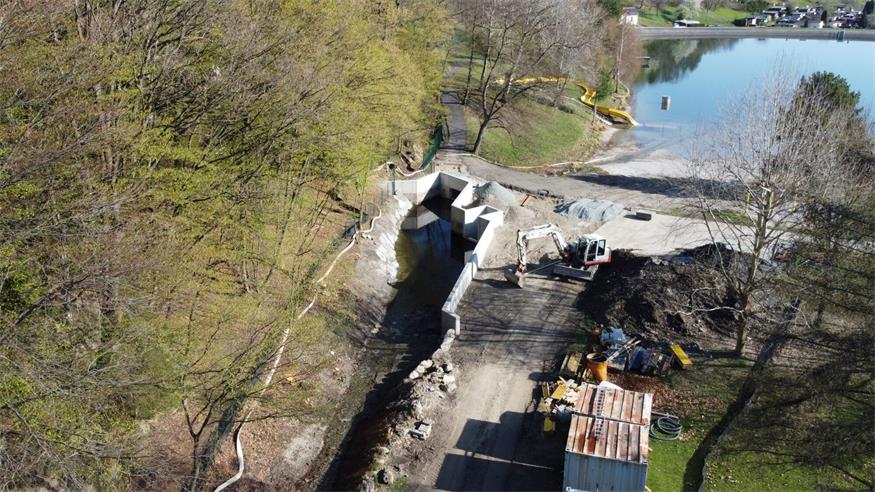 Das neue Einlaufbauwerk am Badestausee