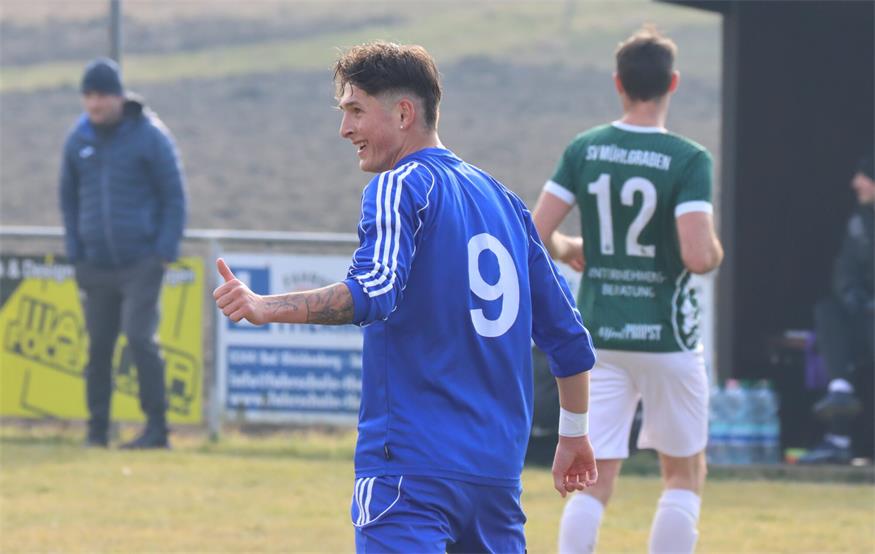 Daumen hoch. Den gab´s von Teodor Rohaly für Minihofs 5:4-Derbysieg beim USV Neuhaus.