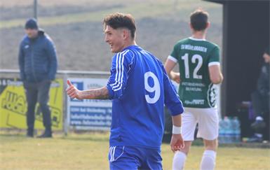 Daumen hoch. Den gab´s von Teodor Rohaly für Minihofs 5:4-Derbysieg beim USV Neuhaus.