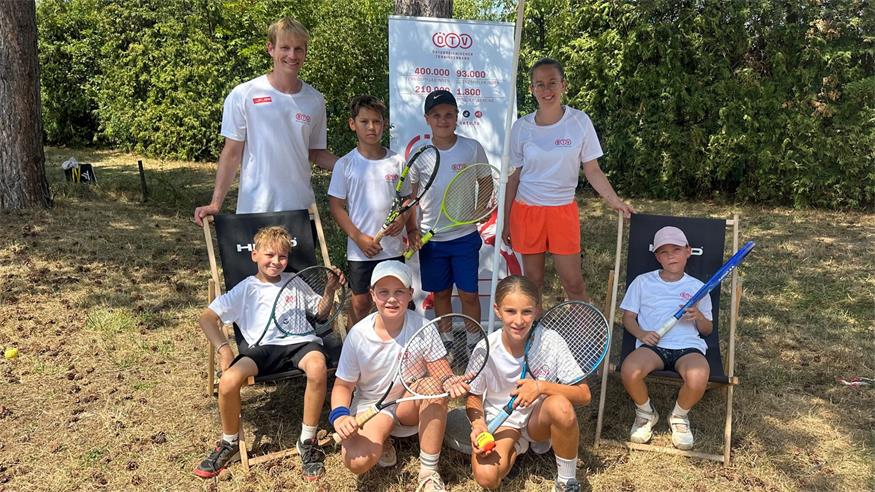 David Pichler (l.) und Elena Schindler (r.) mit dem Team Burgenland beim ÖTV Kids Team Cup in der Südstadt.