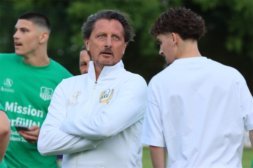 Deal durch. ASK-Obmann Christian Kristaloczi darf mit Philipp Penzinger einen Heimkehrer begrüßen.