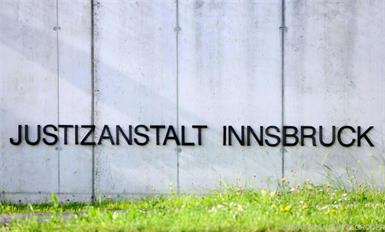Der 14-Jährige sitzt derzeit in der Innsbrucker Justizanstalt ein