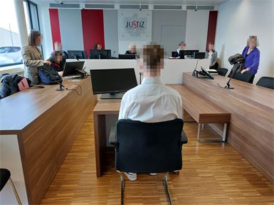Der 17-jährige Angeklagte bekannte sich vor Gericht reumütig schuldig.
