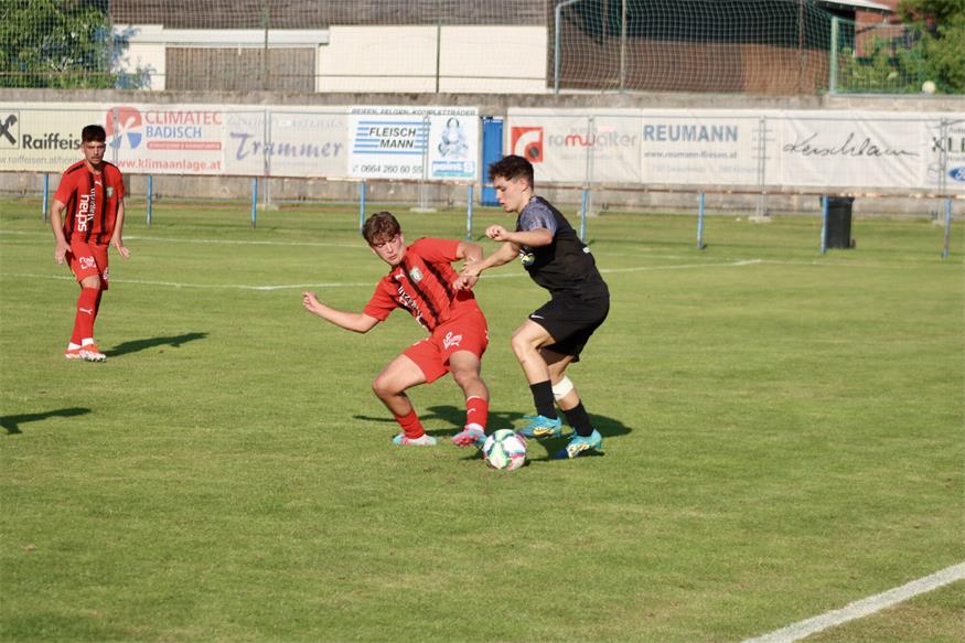 Der 18-jährige Jonas Keinz (l.) spielte für die Parndorfer Zweiermannschaft und wechelt jetzt nach Siegendorf