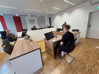 Der 20-jährige Angeklagte gab zu, 700 Gramm Cannabis verkauft zu haben.
