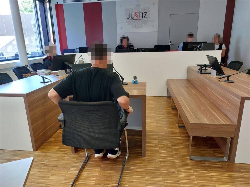 Der 21-Jährige gab nur zu, ein Kennzeichen abgerissen zu haben.