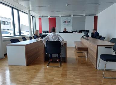 Der 21-jährige Angeklagte bekannte sich nicht schuldig.