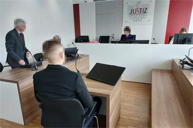 Der 25-jährige Installateur bekannte sich vor Gericht nicht schuldig.