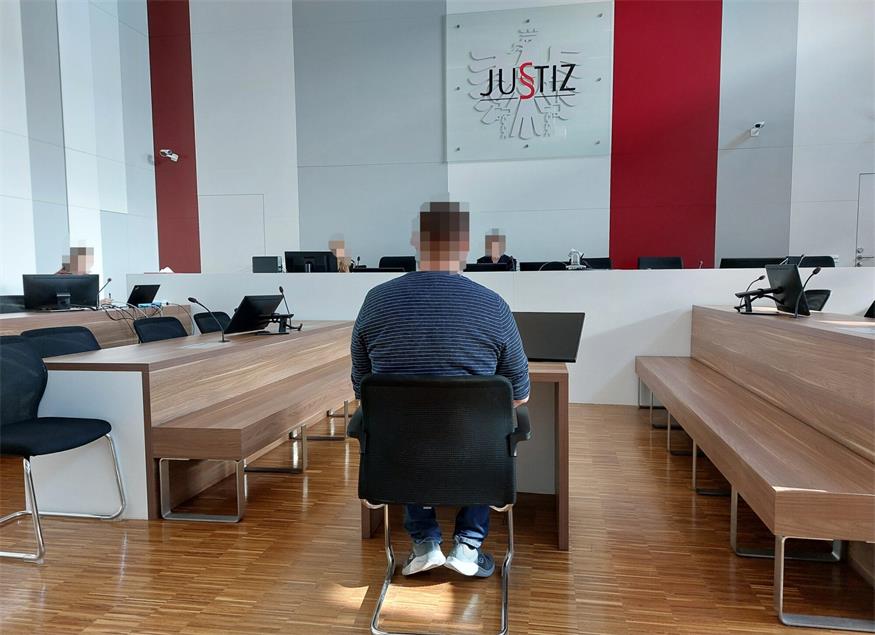 Der 37-jährige Angeklagte gab zu, 28 Videos mit Kindesmissbrauch-Darstellungen besessen zu haben.