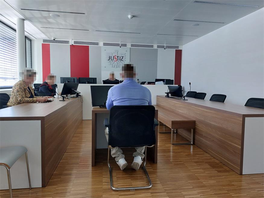 Der 42-jährige Angeklagte gab zu, dass er den Führerschein unter ungewöhnlichen Umständen erworben hatte.