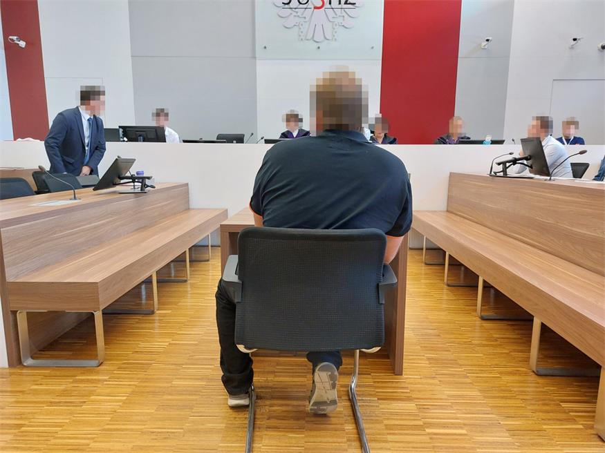 Der 55-Jährige hatte Bilder mit einschlägigen Inhalten verschickt.