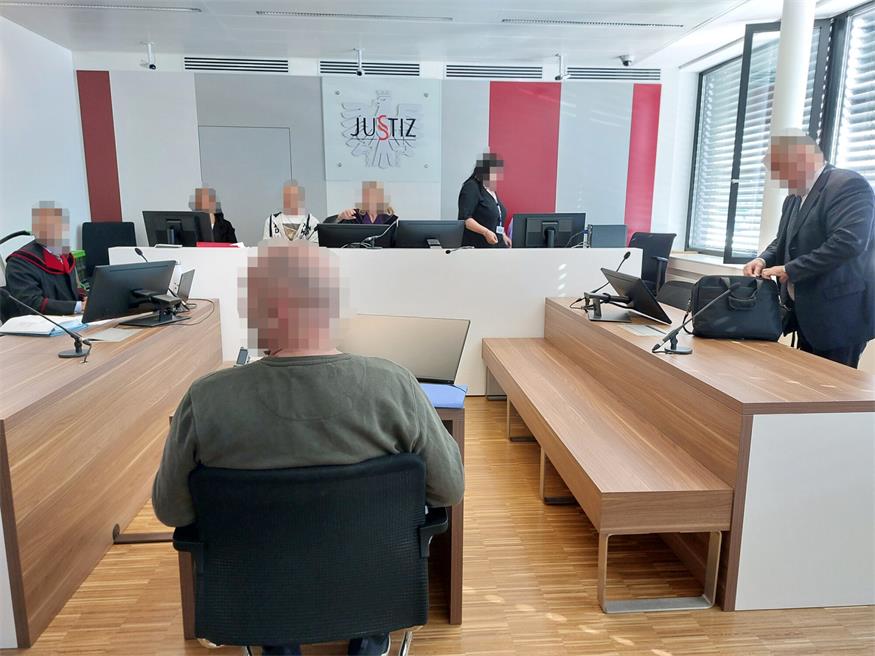 Der Angeklagte beschuldigte Polizisten, ihn zu Unrecht "zu verfolgen".