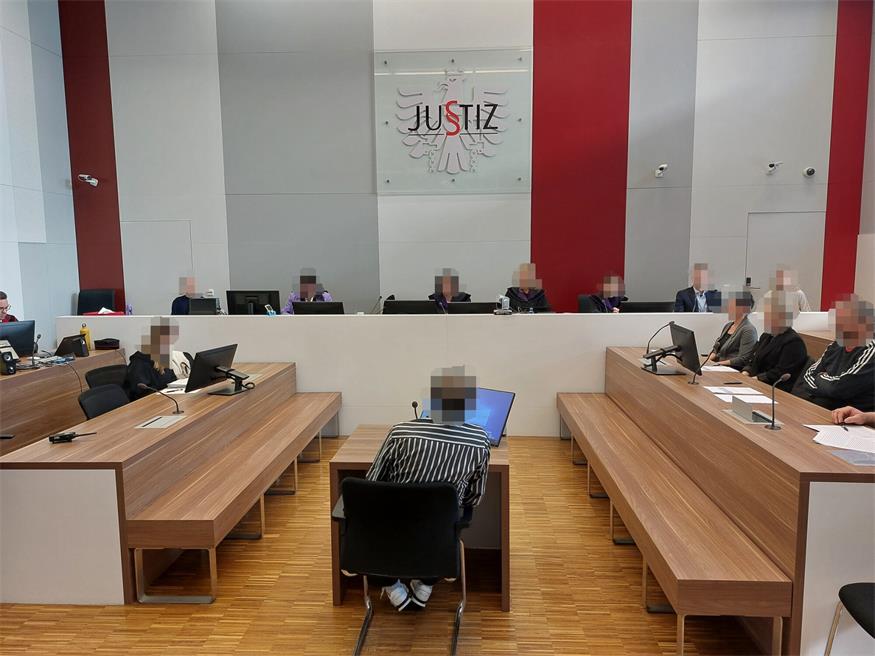Der Angeklagte bestritt, in Mordabsicht auf die Pensionistin geschossen zu haben.