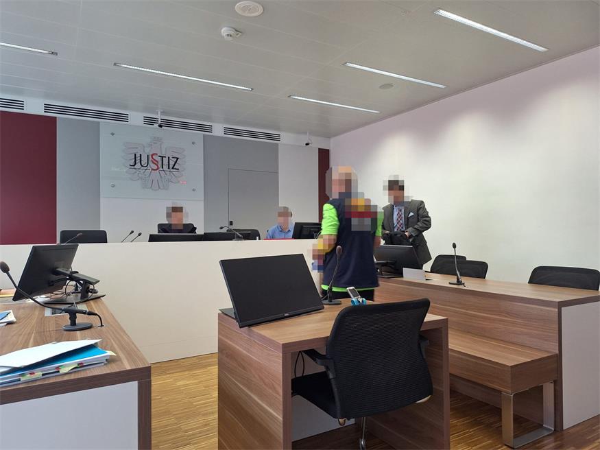 Der Angeklagte blieb bei seiner Version: Er habe die Frau "zufällig" an der Hüfte berührt.