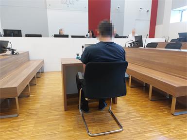 Der Angeklagte erzählte dem Schöffensenat seltsam klingende Geschichten.