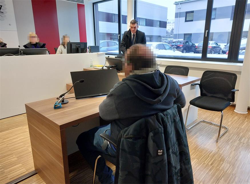 Der Angeklagte wurde zu einem Teil der Anklagepunkte freigesprochen.