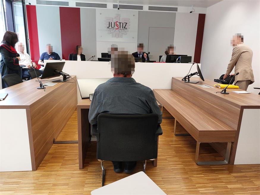 Der Angeklagte wurde zu einer bedingten Haftstrafe und einer unbedingten Geldstrafe verurteilt