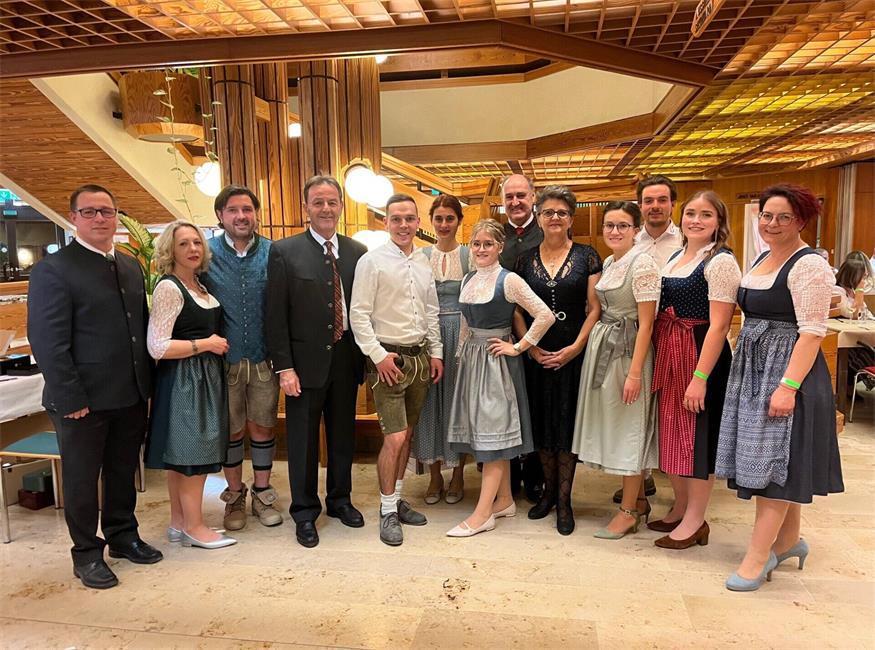 Der Ball wird von der Landjugend Bezirk Oberwart veranstaltet und geht im KUZ Oberschützen über die Bühne.