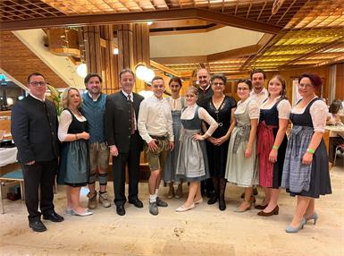 Der Ball wird von der Landjugend Bezirk Oberwart veranstaltet und geht im KUZ Oberschützen über die Bühne.