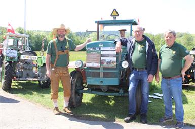 Der Bienenzuchtverein rund um Rupert Schermann, Franz Winhofer und Josef Mandl konnte sich über zahlreiche Oldtimerfans freuen.