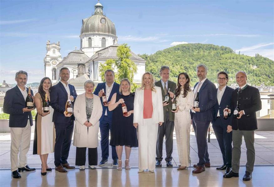 Der Blaufränkisch Leithaberg DAC 2023 vom Weingut Esterházy wurde als roter Festspielwein der Salzburger Festspiele ausgewählt.