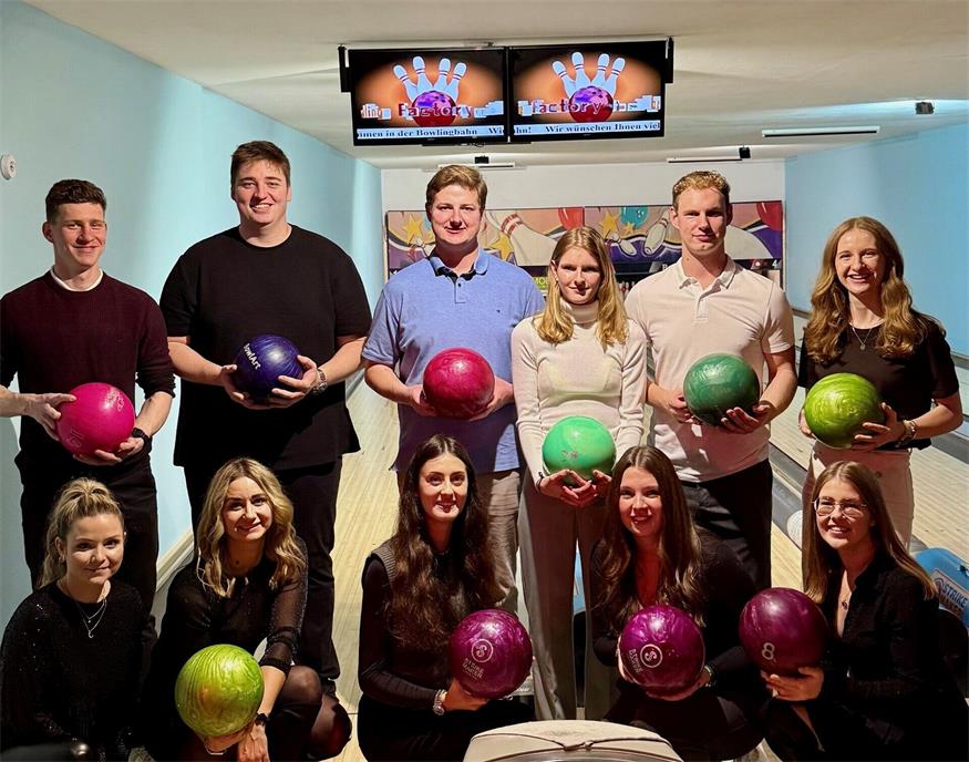 Der Bowlingabend stärkte auch das Netzwerk zwischen den beiden Bezirksgruppen.