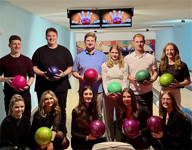 Der Bowlingabend stärkte auch das Netzwerk zwischen den beiden Bezirksgruppen.