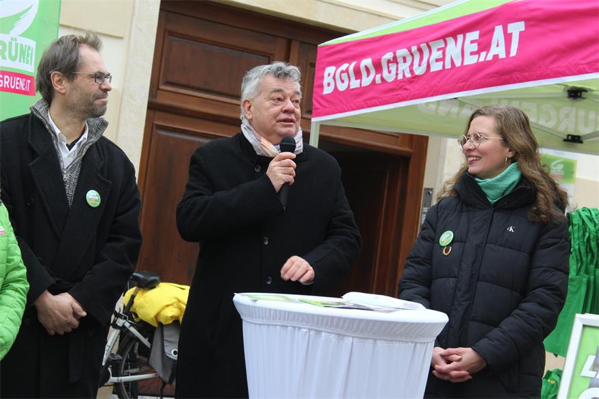 Der Bundessprecher zum Finale. Mit Spitzenkandidatin Anja Haider-Wallner und Listenzweitem Wolfgang Spitzmüller war auch (Noch-)Vizekanzler Werner Kogler im Wahlkampf-Einsatz.