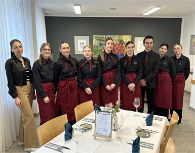 Der „Business Lunch“ stieß auf große Begeisterung und bot den Teilnehmer*innen wertvolle Einblicke in die Gepflogenheiten des geschäftlichen Miteinanders für zukünftige berufliche Anlässe.