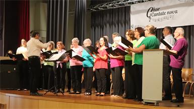 Der Chor Cantate nova präsentierte beim Konzert „Sommerzeit“ ein abwechslungsreiches Programm und begeisterte das Publikum mit Liedern aus unterschiedlichen Musikrichtungen.