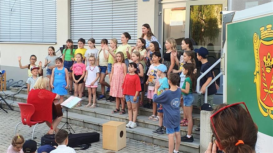 Kleine und große Musiktalente begeistern im Kleinhöfleiner Martinshof